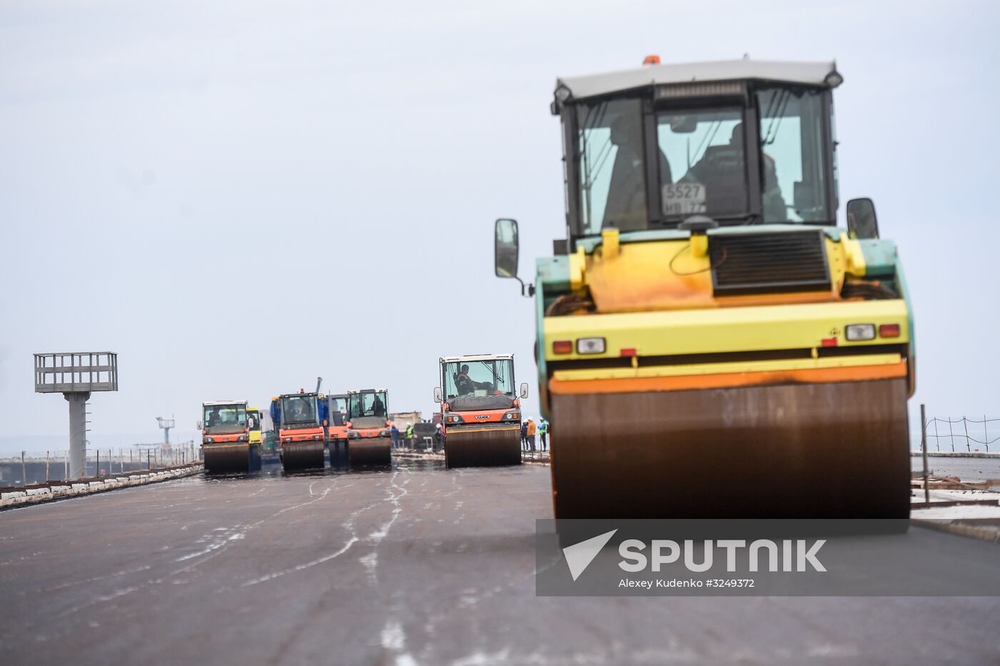Crimean Bridge under construction