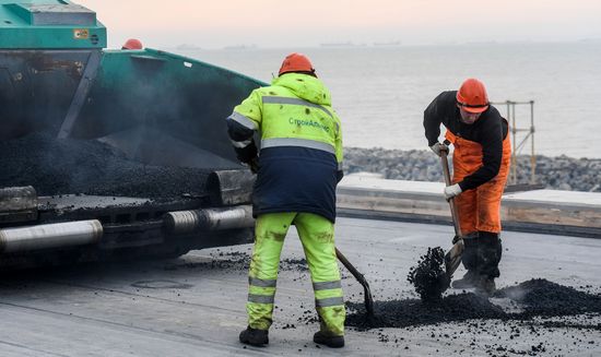 Crimean Bridge under construction