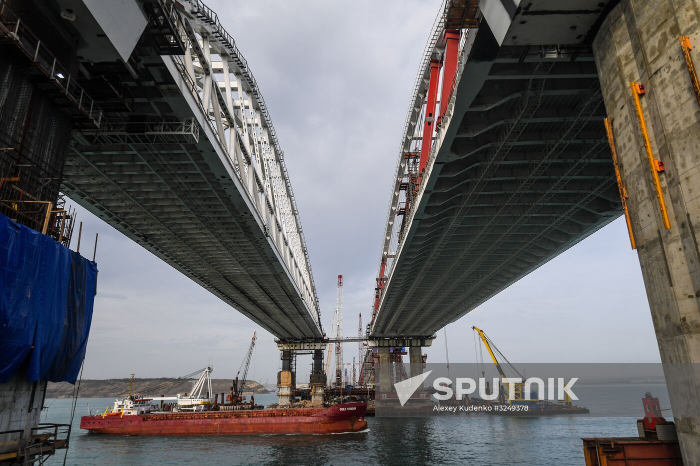 Crimean Bridge under construction