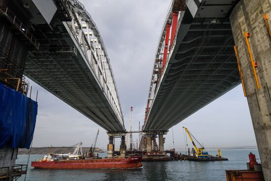 Crimean Bridge under construction