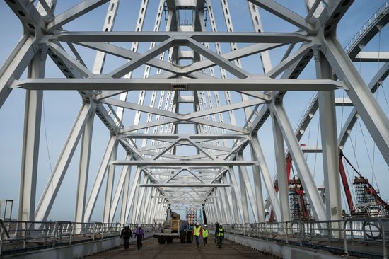 Crimean Bridge under construction