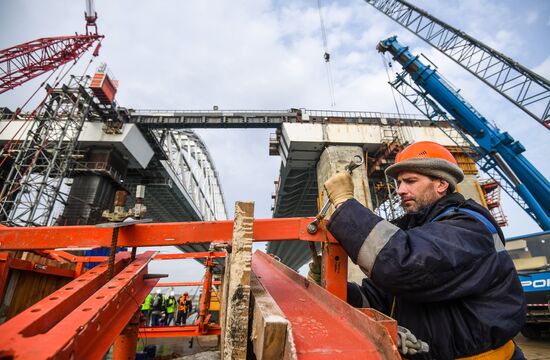 Crimean Bridge under construction