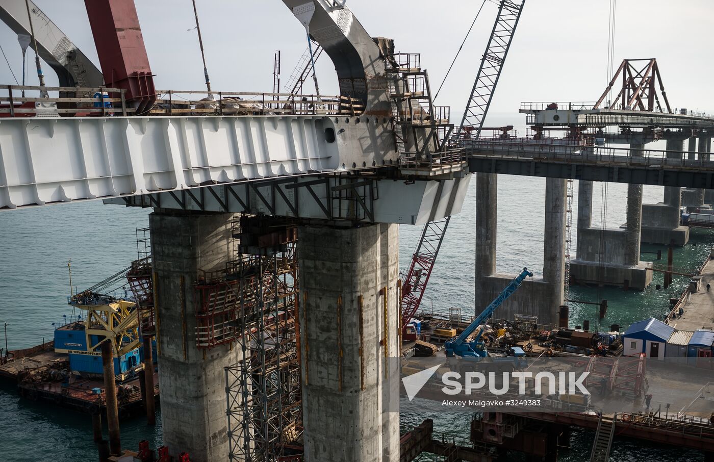 Crimean Bridge under construction