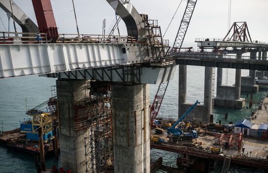 Crimean Bridge under construction