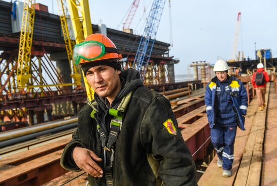Crimean Bridge under construction