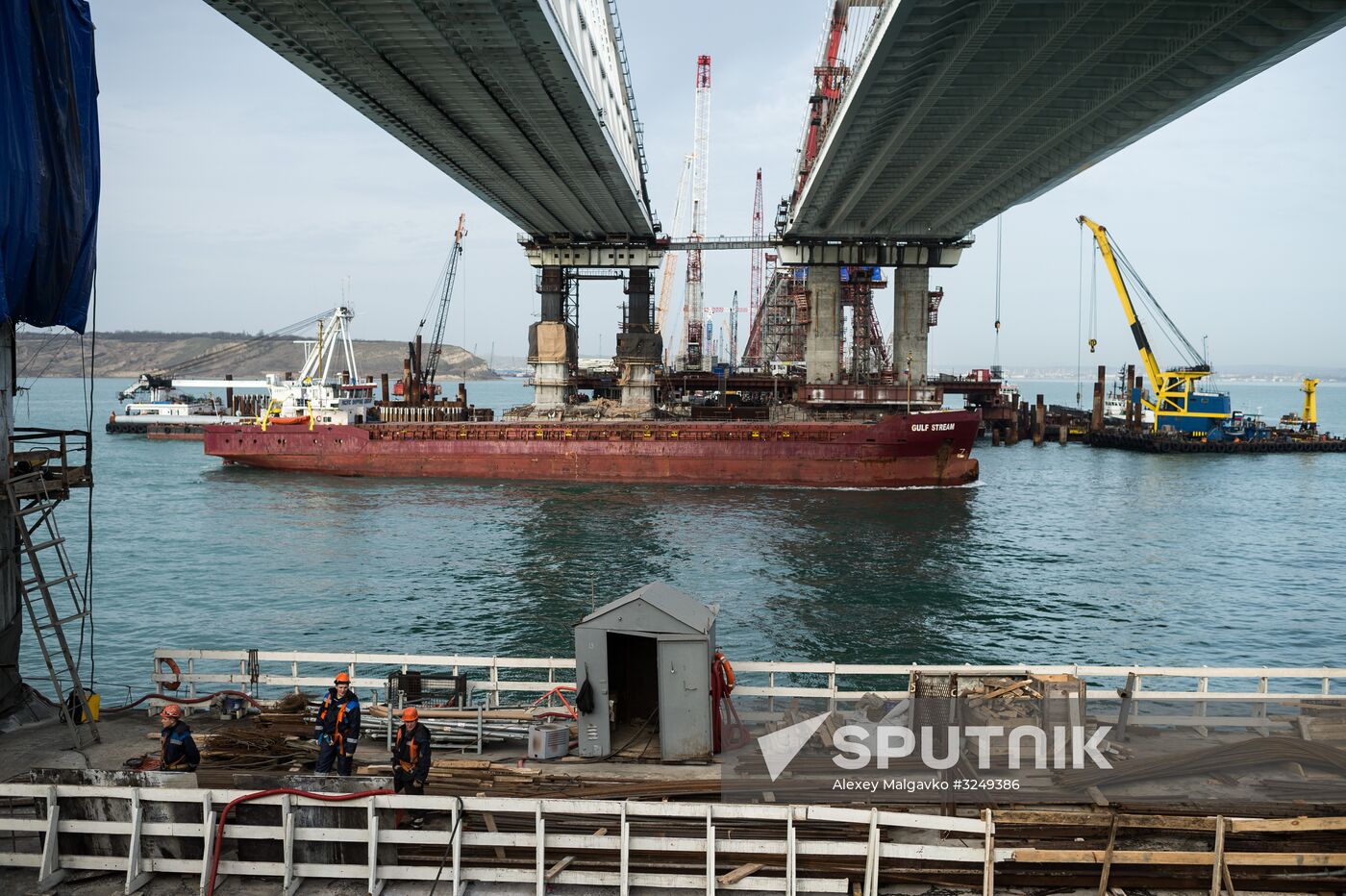 Crimean Bridge under construction