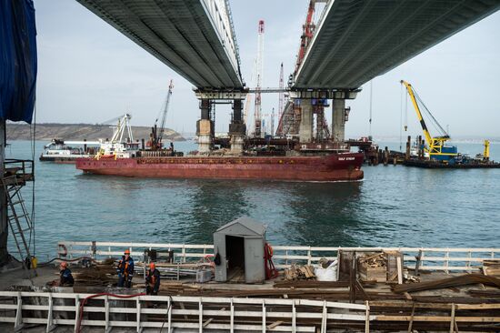 Crimean Bridge under construction