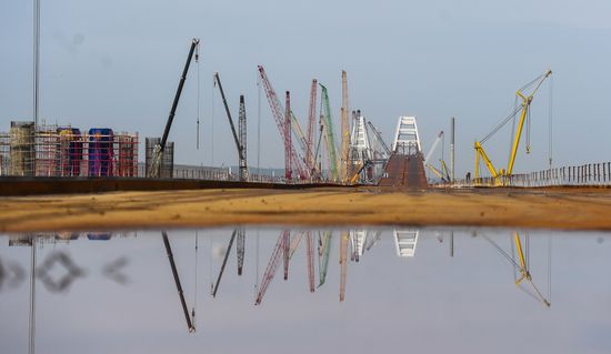 Crimean Bridge under construction