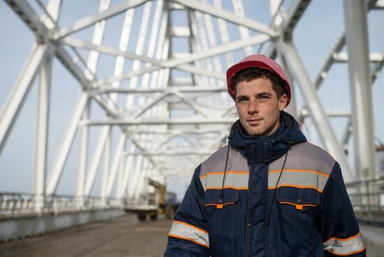 Crimean Bridge under construction