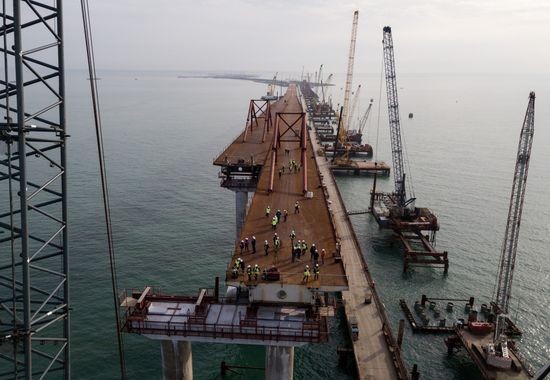 Crimean Bridge under construction