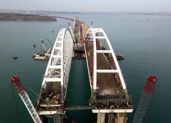 Crimean Bridge under construction
