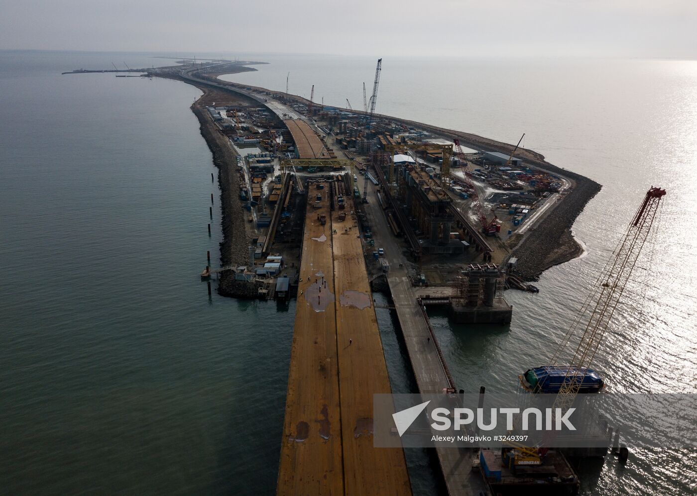 Crimean Bridge under construction