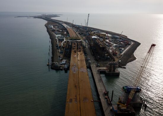 Crimean Bridge under construction