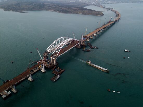 Crimean Bridge under construction