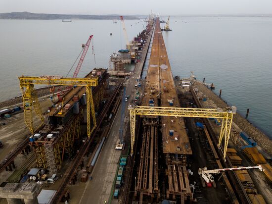 Crimean Bridge under construction