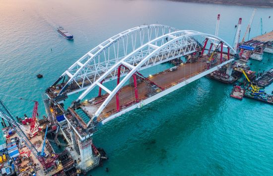 Crimean Bridge under construction