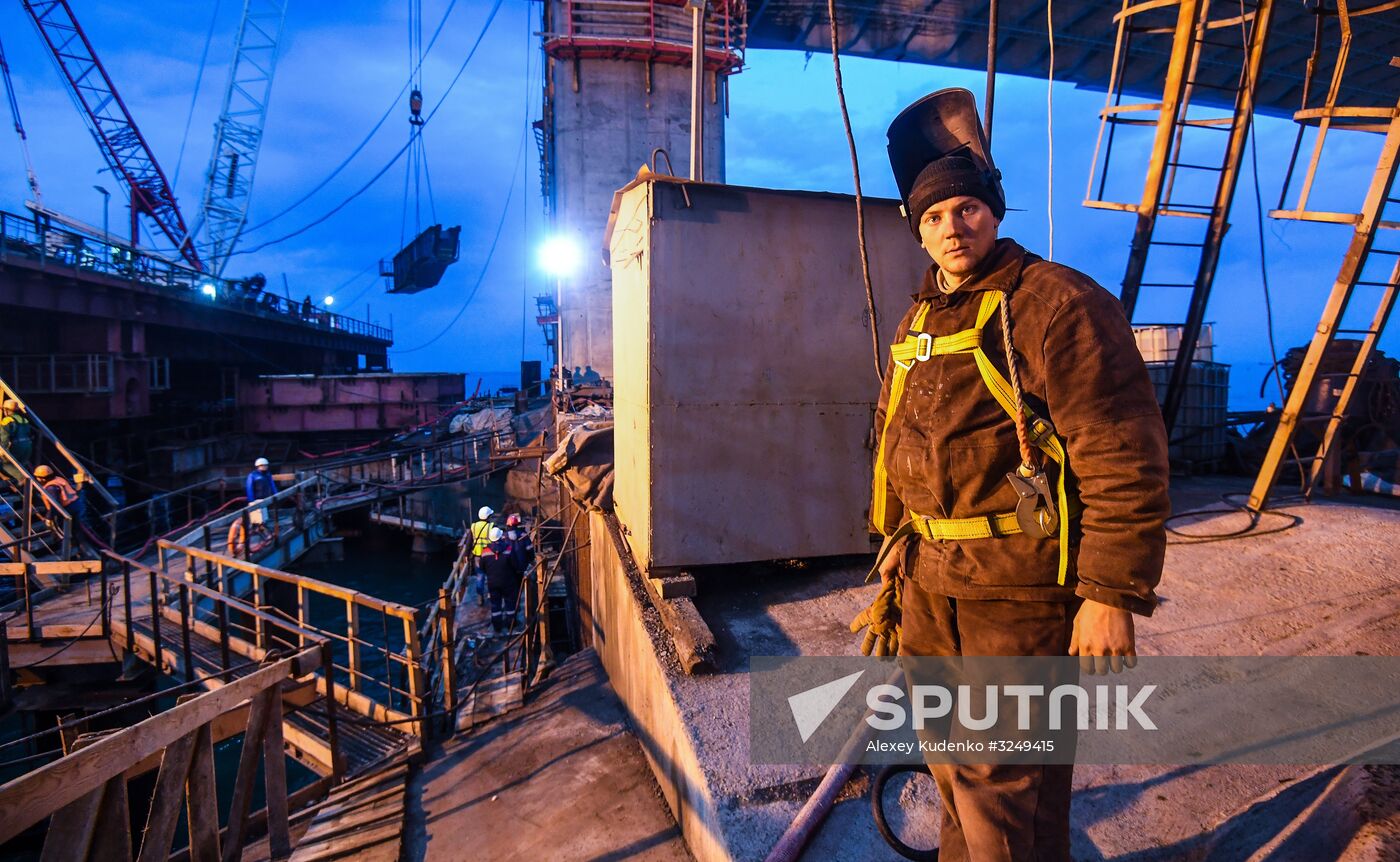 Crimean Bridge under construction