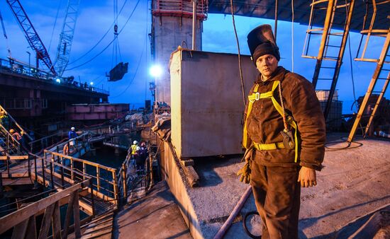 Crimean Bridge under construction