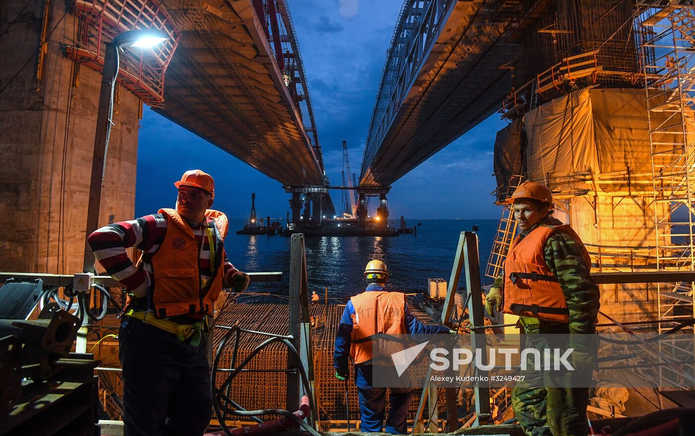 Crimean Bridge under construction