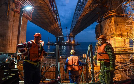 Crimean Bridge under construction