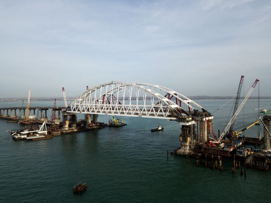 Crimean Bridge under construction