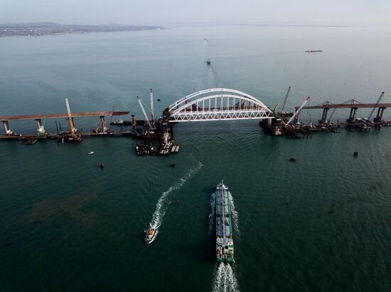 Crimean Bridge under construction