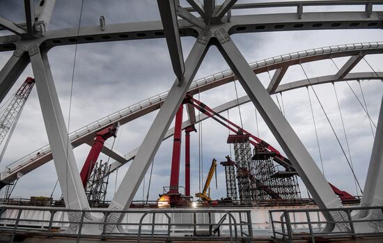 Crimean Bridge under construction