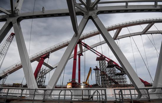 Crimean Bridge under construction