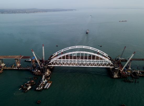 Crimean Bridge under construction