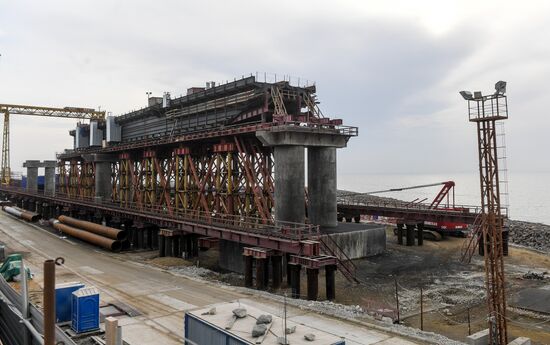 Crimean Bridge under construction