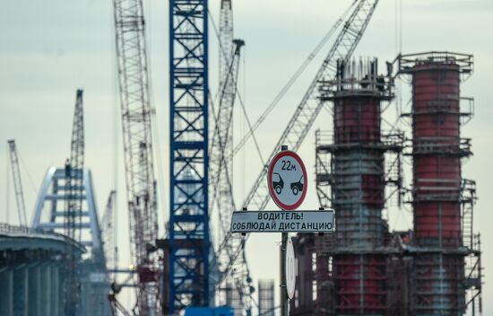 Crimean Bridge under construction