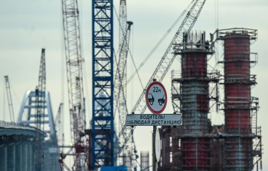 Crimean Bridge under construction