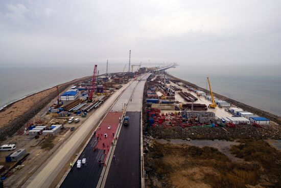 Crimean Bridge under construction