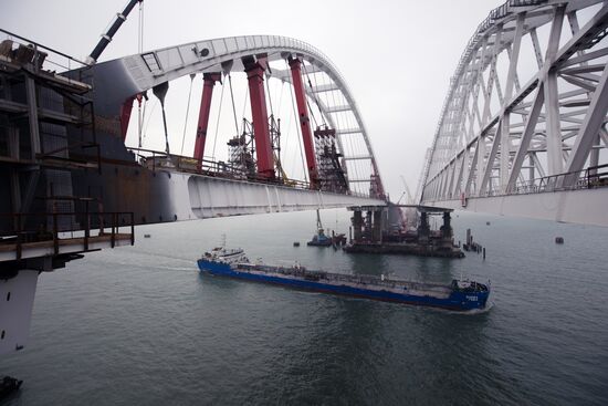 Crimean Bridge under construction