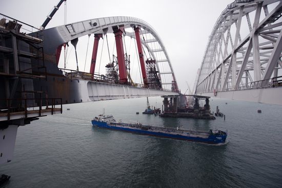Crimean Bridge under construction