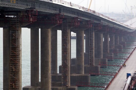 Crimean Bridge under construction