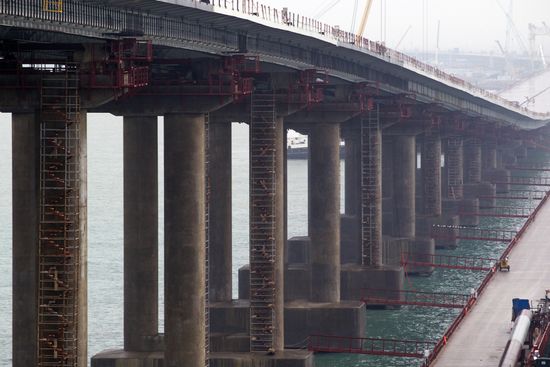 Crimean Bridge under construction
