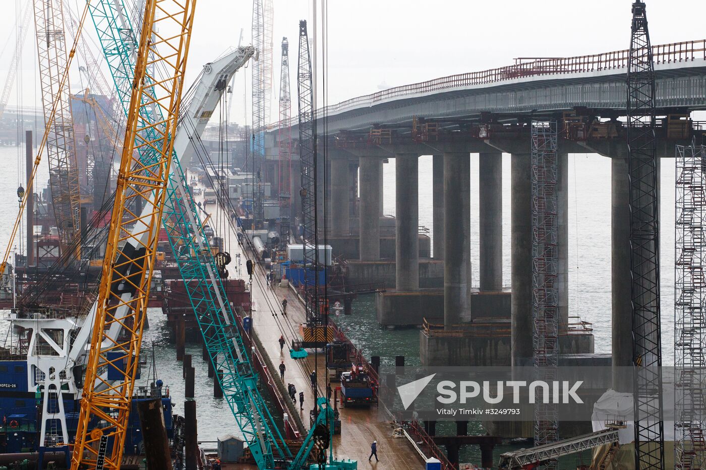 Crimean Bridge under construction