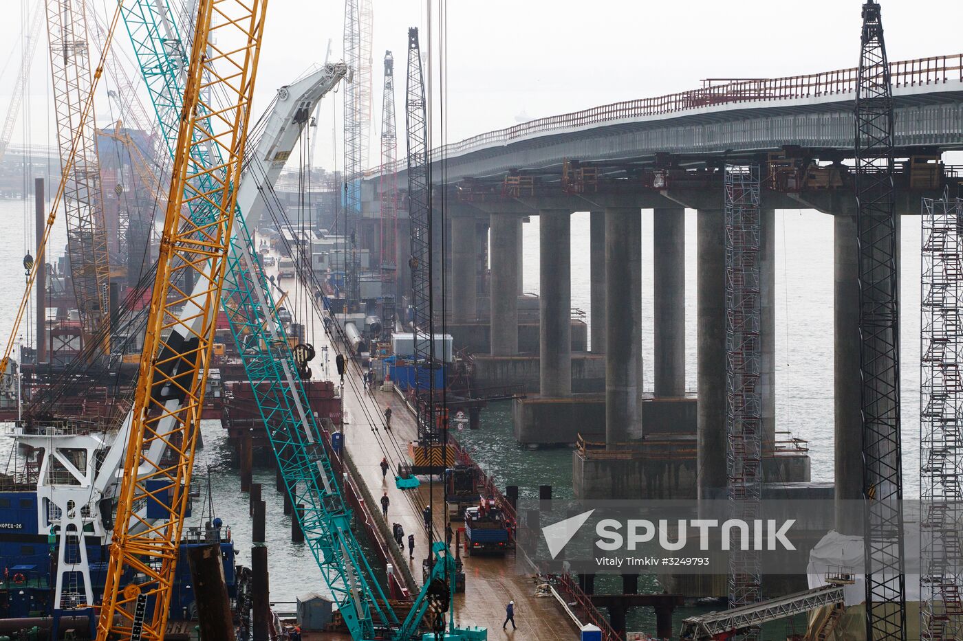 Crimean Bridge under construction