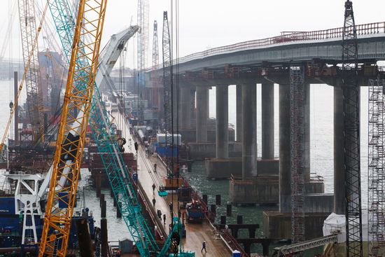Crimean Bridge under construction
