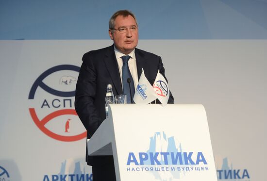 7th International Forum Arctic: Today and the Future. Day two