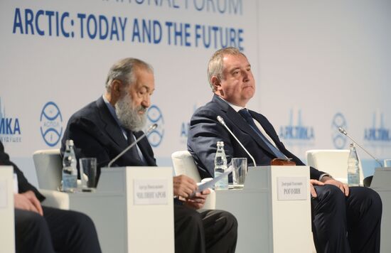 7th International Forum Arctic: Today and the Future. Day two