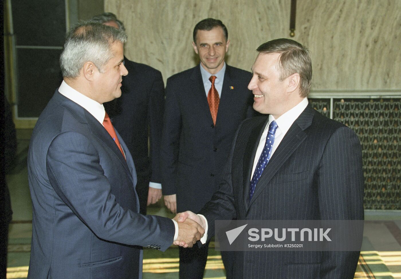 Russian Prime Minister Mikhail Kasyanov visits Romania