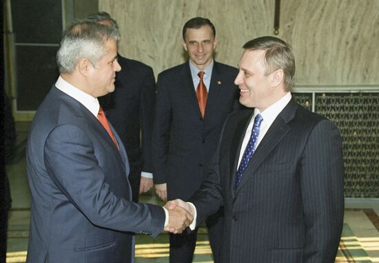 Russian Prime Minister Mikhail Kasyanov visits Romania