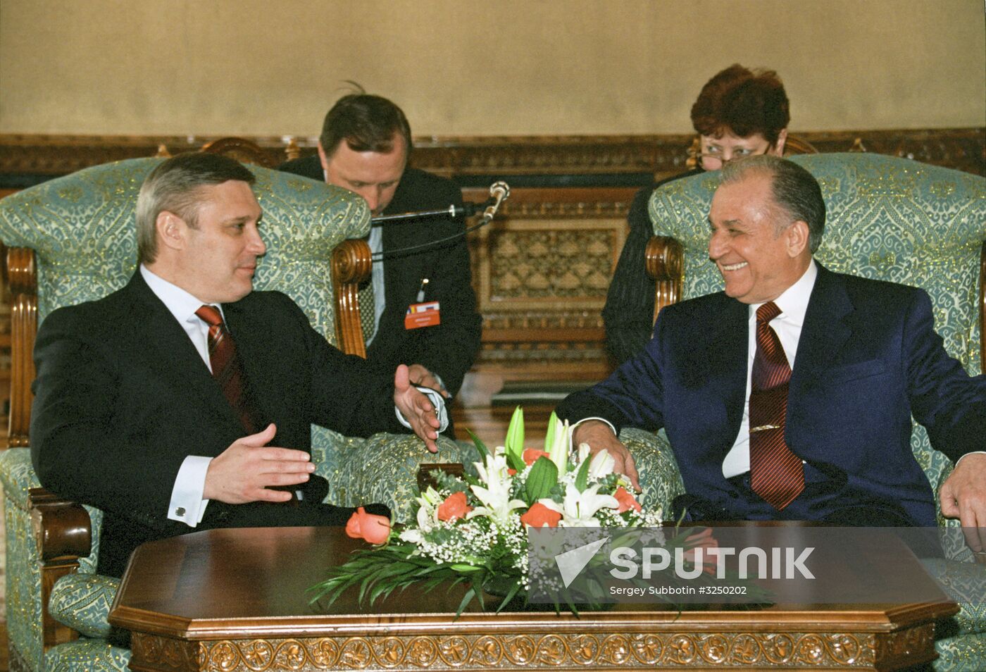 Russian Prime Minister Mikhail Kasyanov visits Romania