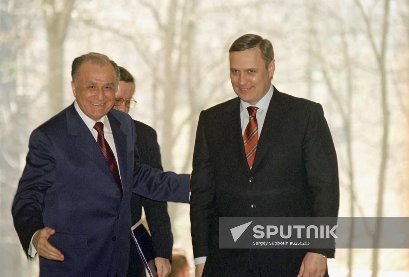 Russian Prime Minister Mikhail Kasyanov visits Romania