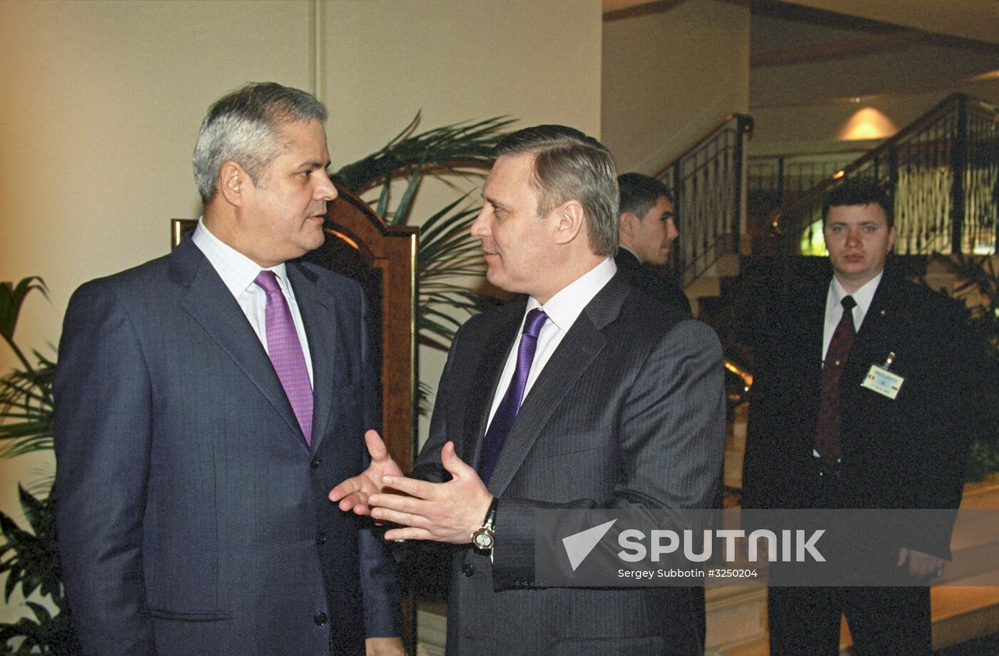 Russian Prime Minister Mikhail Kasyanov visits Romania