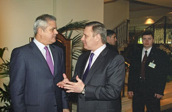 Russian Prime Minister Mikhail Kasyanov visits Romania