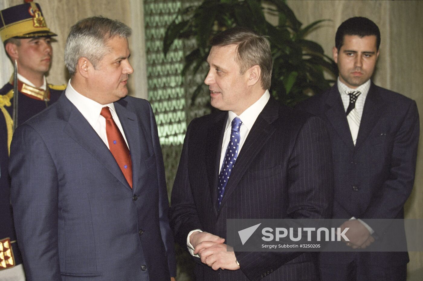 Russian Prime Minister Mikhail Kasyanov visits Romania