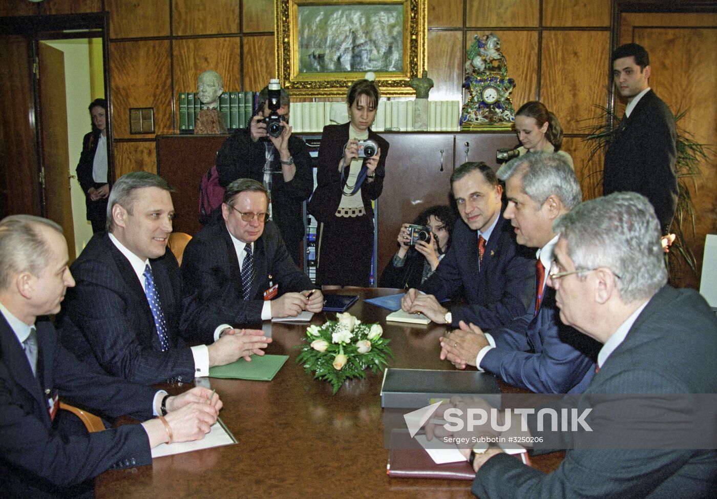 Russian Prime Minister Mikhail Kasyanov visits Romania